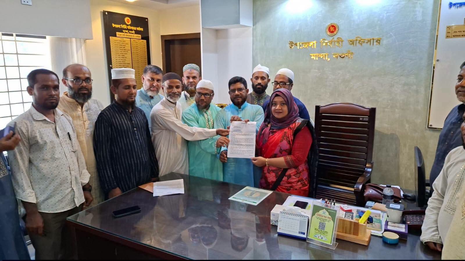 মান্দায় নিত্যপণ্যের দাম বৃদ্ধি ও বিদ্যুৎ সংকটের প্রতিবাদে জামায়াতের নেতৃত্বে স্মারকলিপি প্রদান