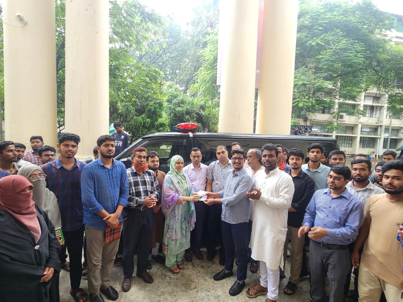 জবি শিক্ষার্থীদের জন্য জকসুর  অ্যাম্বুলেন্স উপহার