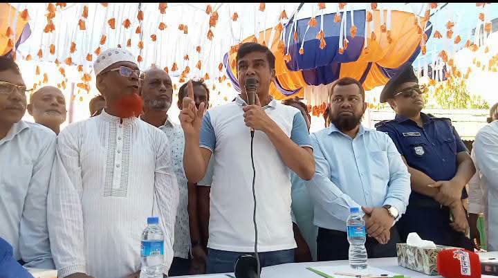 গাইবান্ধায় বন্যা-ভাঙন দেখতে পানিসম্পদ প্রতিমন্ত্রী জরুরি ভিত্তিতে জিও ব্যাগ, দুই বৃহৎ প্রকল্প বাস্তবায়নের আশ্বাস