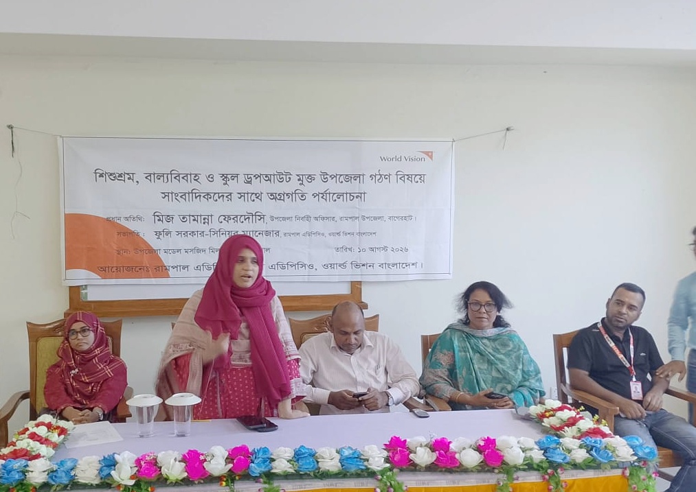 রামপালে শিশুশ্রম, বাল্যবিবাহ ও স্কুল ড্রপআউটমুক্ত উপজেলা গঠনে সাংবাদিকদের অঙ্গীকার অগ্রগতি পর্যালোচনা সভা শেষে অঙ্গীকারনামায় স্বাক্ষর