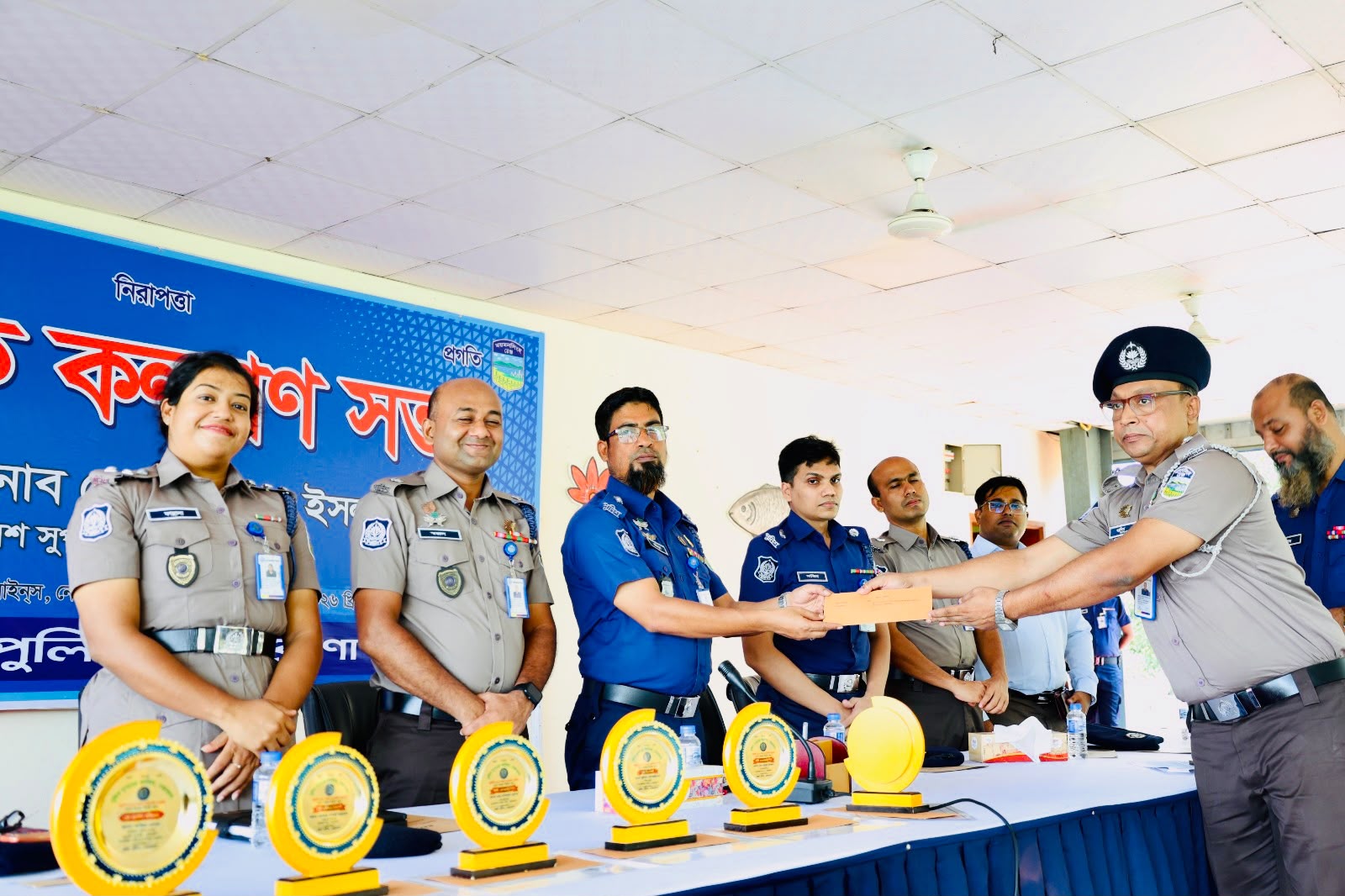 শ্রেষ্ঠত্বের ধারাবাহিতা নেত্রকোণার পূর্বধলায় ফের সেরা তদন্ত কর্মকর্তা ইন্সপেক্টর হাবিবুর রহমান