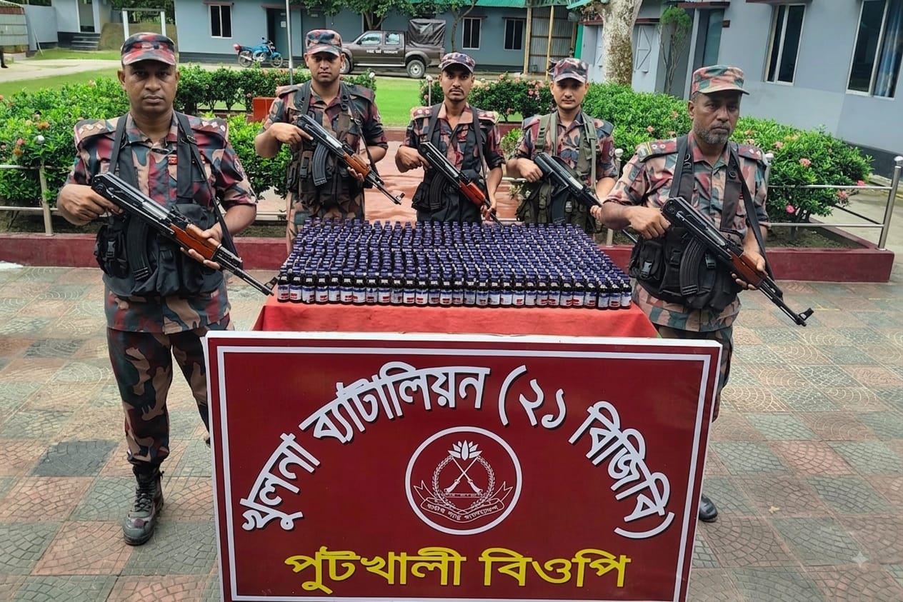 বেনাপোল পুটখালী সীমান্ত এলাকায় ৬১৭ বোতল ভারতীয় মাদক জাতীয় সিরাপ উদ্ধার