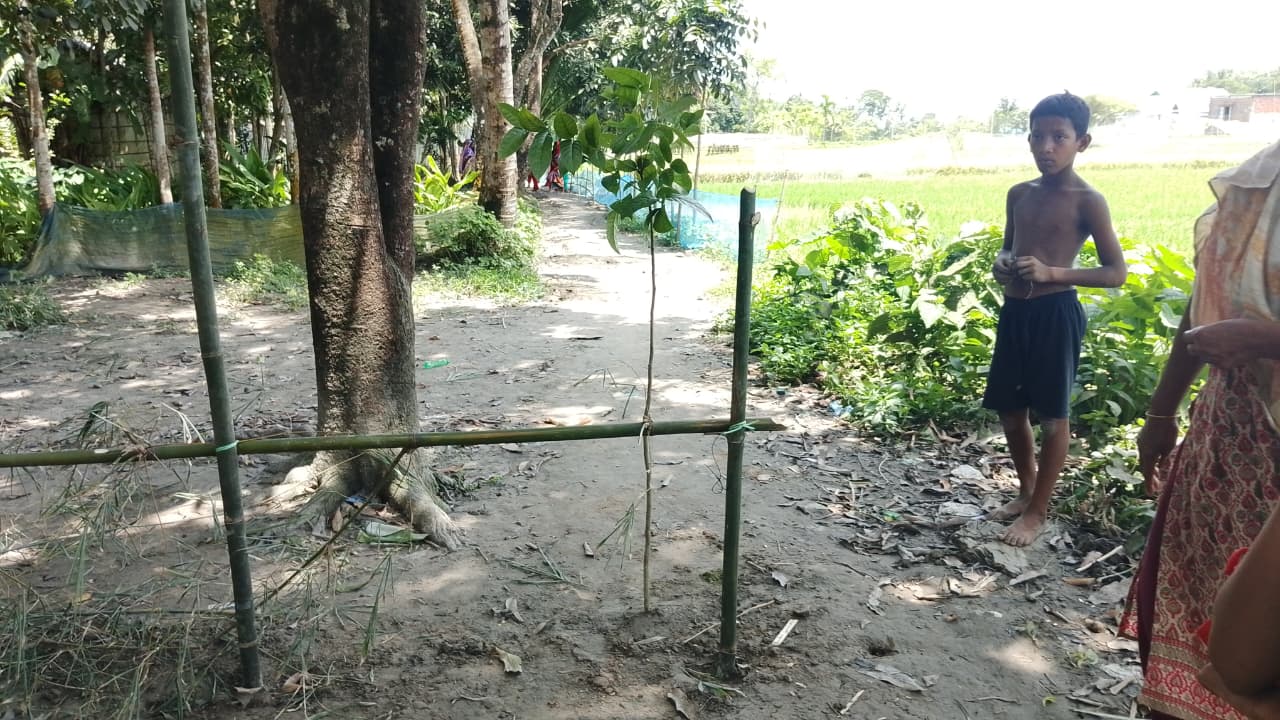 বারহাট্টায় বন্ধকী জমি না জানিয়ে অন্যত্র বন্ধক ও রাস্তা বন্ধ করে দেওয়ার অভিযোগ