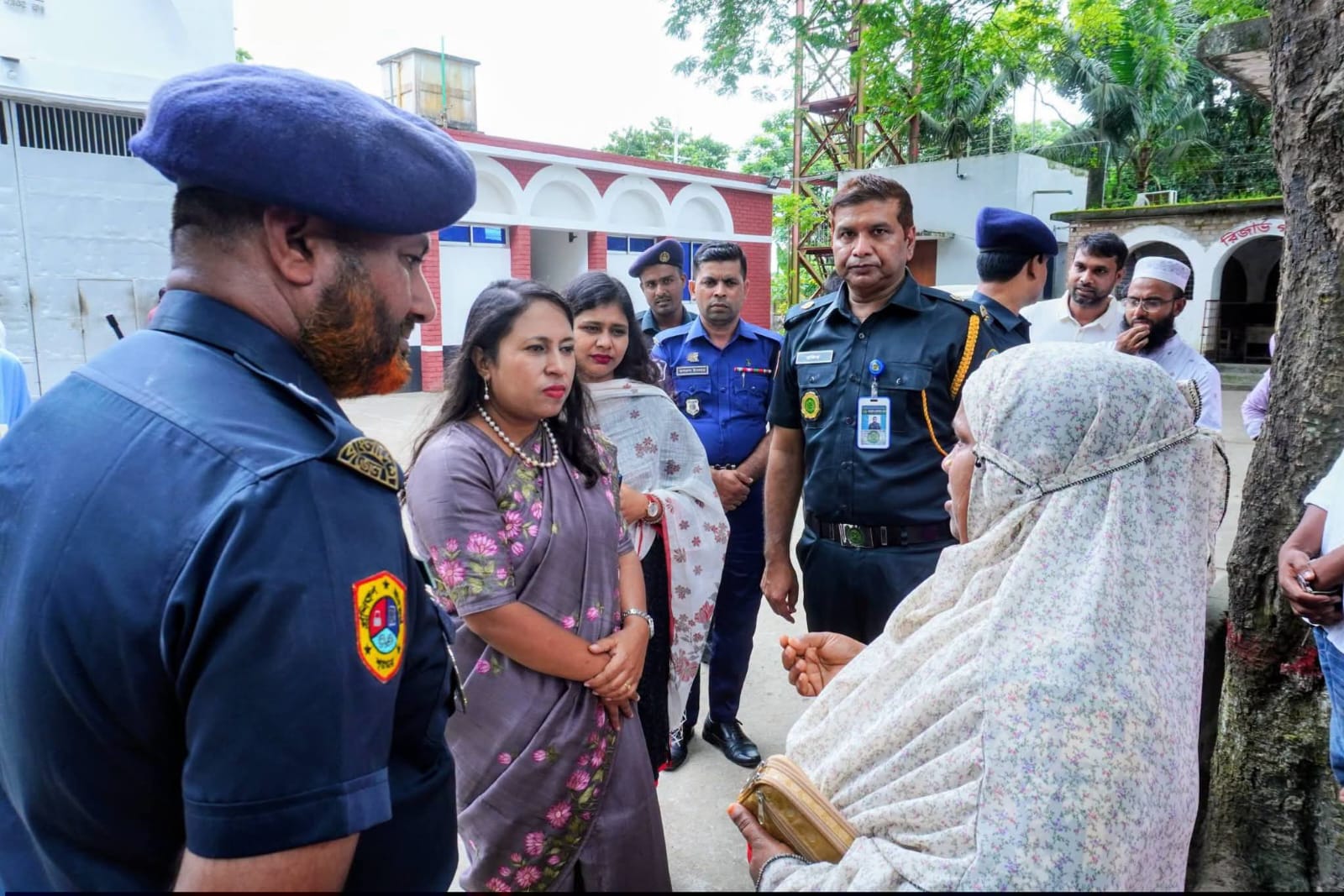 শেরপুর জেলা কারাগার পরিদর্শনে জেলা প্রশাসক