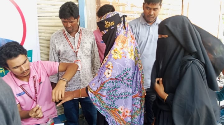 কুড়িগ্রামের প্রত্যন্ত চরাঞ্চলে বিনামূল্যে রক্তের গ্রুপ নির্ণয় ও স্বাস্থ্য সচেতনতা কর্মসূচিতে উপকৃত হলো ৩ শতাধিক নারী-পুরুষ
