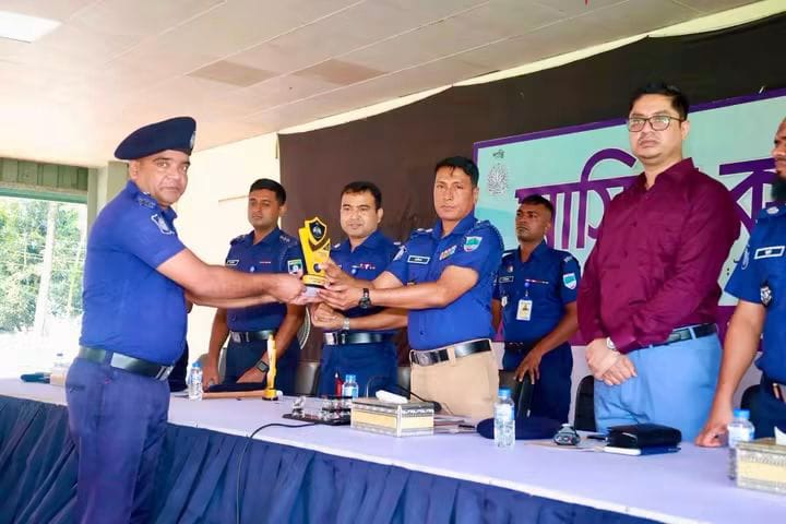 যশোর জেলার শ্রেষ্ঠ ওসির পুরস্কার পেলেন চৌগাছা থানার ওসি মামুনুর রশিদ পিপিএম