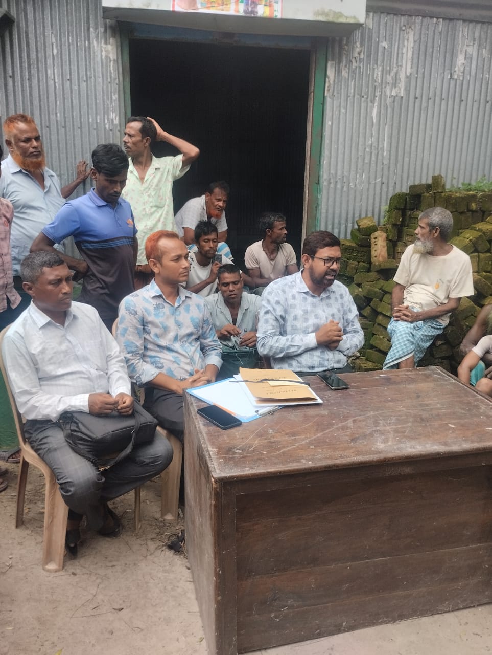 ভাতশালা ইউনিয়নের খাদ্যবান্ধব ডিলারের বিরুদ্ধে অভিযোগ, ‘ভিত্তিহীন’ বলছেন ভোক্তারা