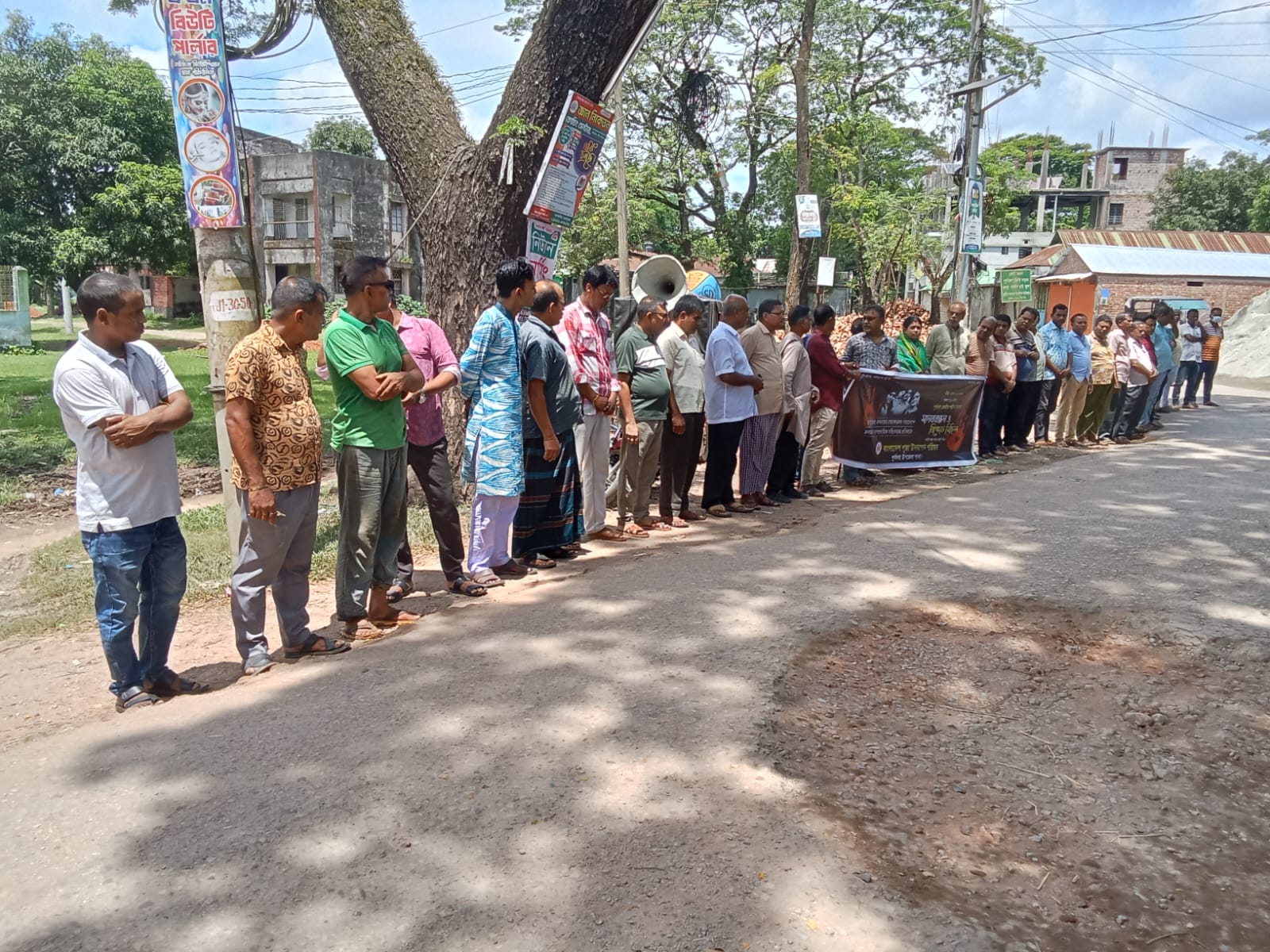 নেত্রকোনায় রংপুরের হত্যাকাণ্ডের প্রতিবাদে পূর্বধলায় মানববন্ধন
