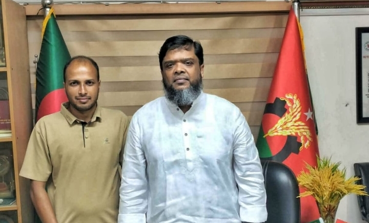 ঢাকা দক্ষিণ বিএনপির সদস্য সচিব তানভীর আহমেদ রবিনের সঙ্গে সৌজন্য সাক্ষাৎ করেন ধামইরহাট উপজেলা ছাত্রদলের যুগ্ন আহবায়ক মুরাদ হোসেন