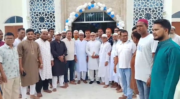বীরগঞ্জে মডেল মসজিদ উদ্বোধন