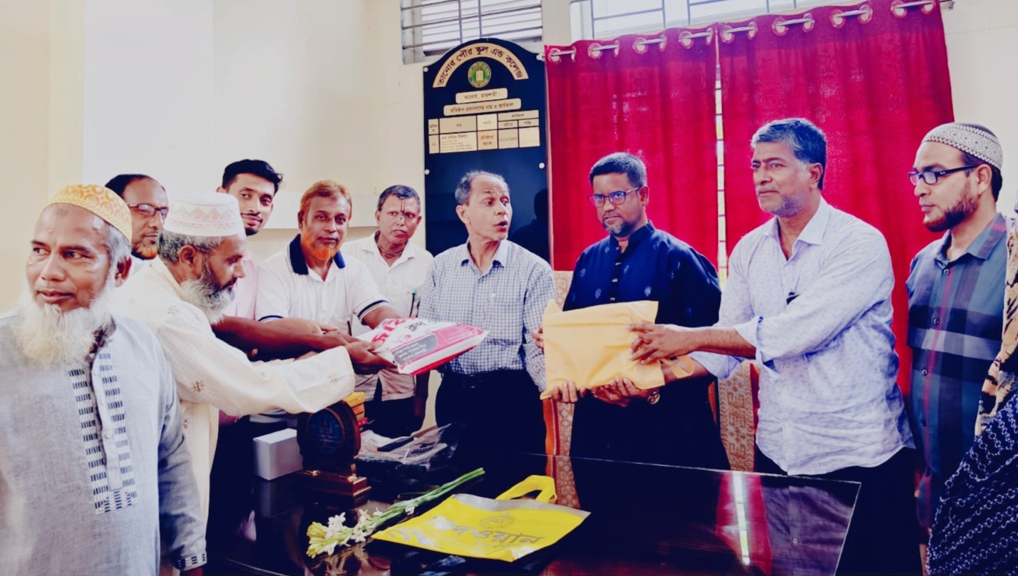 রাজশাহী তানোর পৌরসভা স্কুল এন্ড কলেজের প্রধান শিক্ষক, মোঃ রবিউল ইসলাম মন্টু আনুষ্ঠানিকতার মধ্য দিয়ে বিদায় নিলেন।