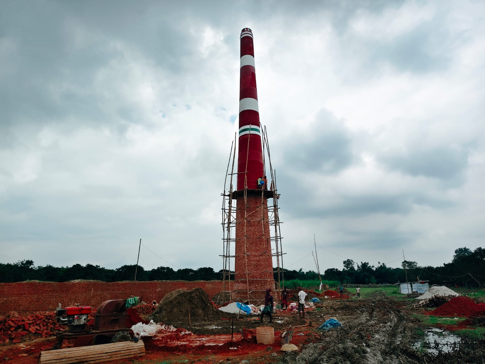 চাঁপাইনবাবগঞ্জে অবৈধ ইটভাটা বন্ধে বিভিন্ন দফতরে অভিযোগ