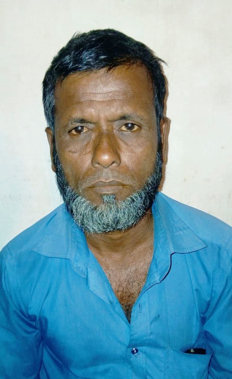 তালায় আসন্ন ইউপি নির্বাচনকে সামনে রেখে ক্ষেপেছে নজরুল দাড়ি ধরে নির্যাতনের শিকার রফিকুল।