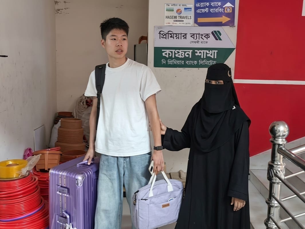 প্রেমের টানে চীনা যুবক রূপগঞ্জে