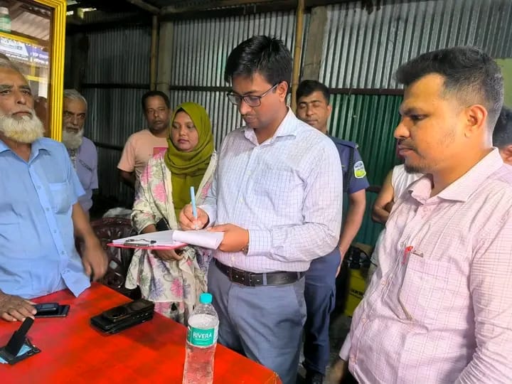বারহাট্টায় অতিরিক্ত মূল্যে সার বিক্রি, দুই জনকে জরিমানা করায় হয়