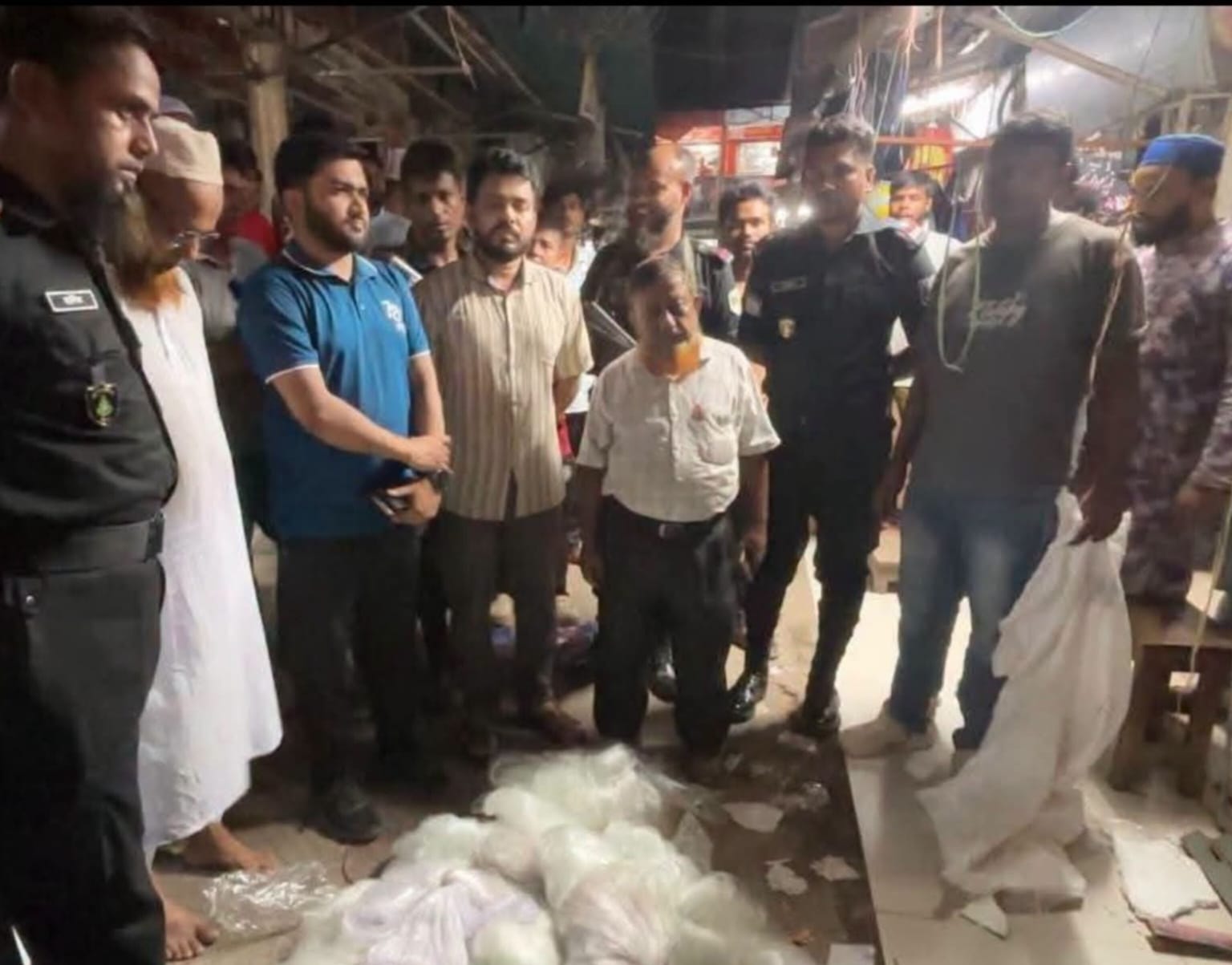 ফরিদপুর নিউমার্কেটে ভ্রাম্যমাণ আদালতের অভিযান, জনতা স্টোরকে ৩০ হাজার টাকা জরিমানা
