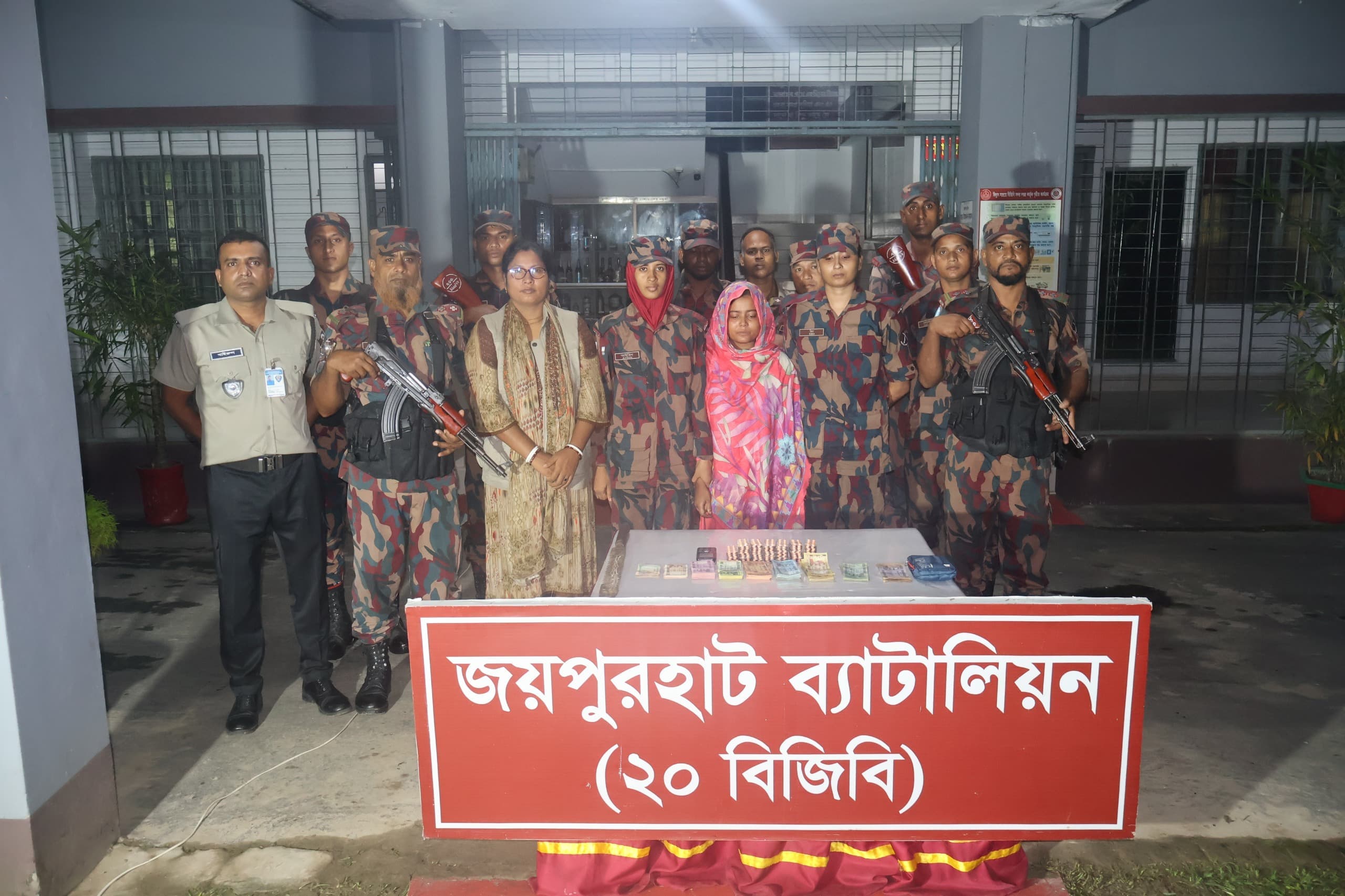 পাঁচবিবিতে ট্যাপেন্টাডলসহ নারী আটক, অভিযানে স্বামী পলাতক