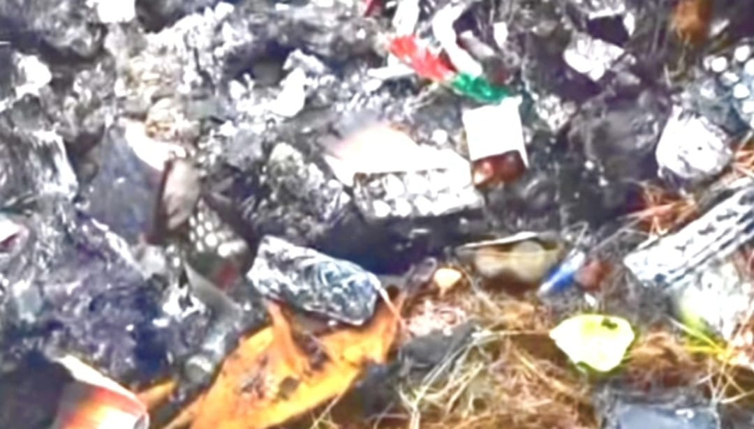 হাজার হাজার মানুষ পাচ্ছে না সেবা অথচ লক্ষ লক্ষ টাকার মেয়াদ উত্তীর্ণ ঔষধ লুকিয়ে পড়ে ফেলল বোচাগঞ্জ উপজেলা স্বাস্থ্য কমপ্লেক্সে।