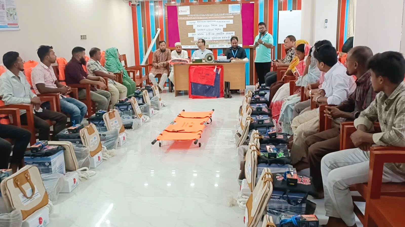 কুড়িগ্রামে স্বেচ্ছাসেবকদের মাঝে বন্যার উদ্ধার উপকরণ বিতরণ