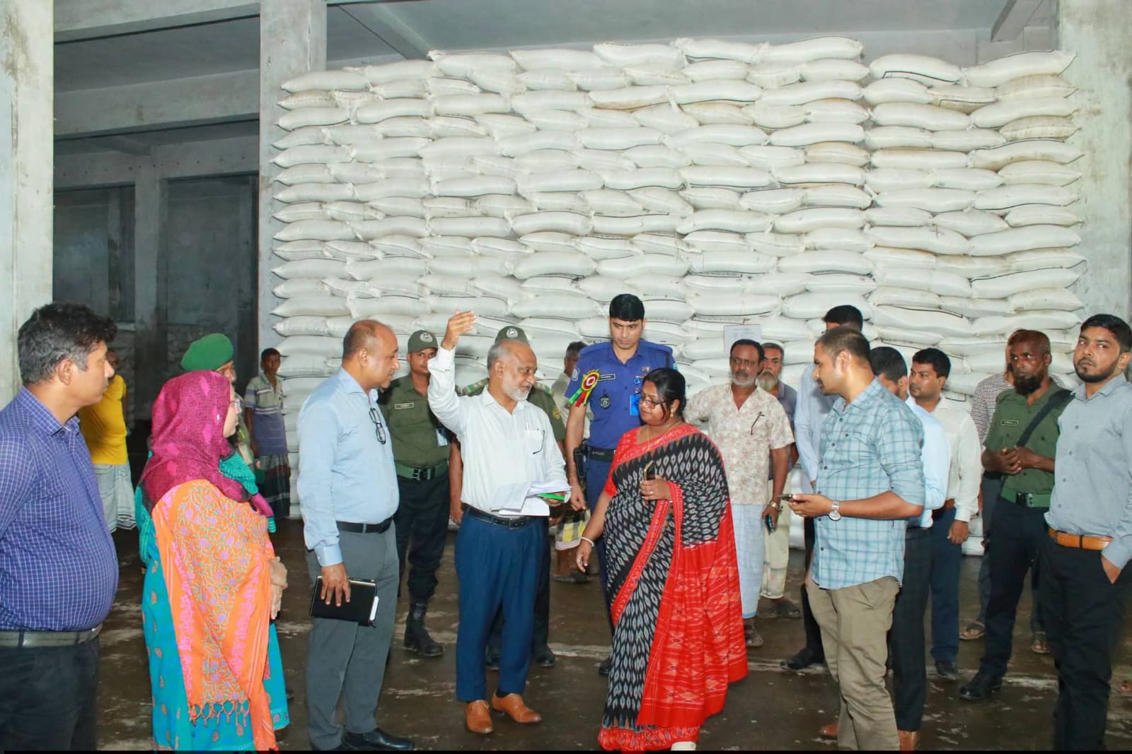 কুড়িগ্রামে আমন আবাদে সারের জোগান বাড়ল, অতিরিক্ত ৫০০ টন ইউরিয়া।
