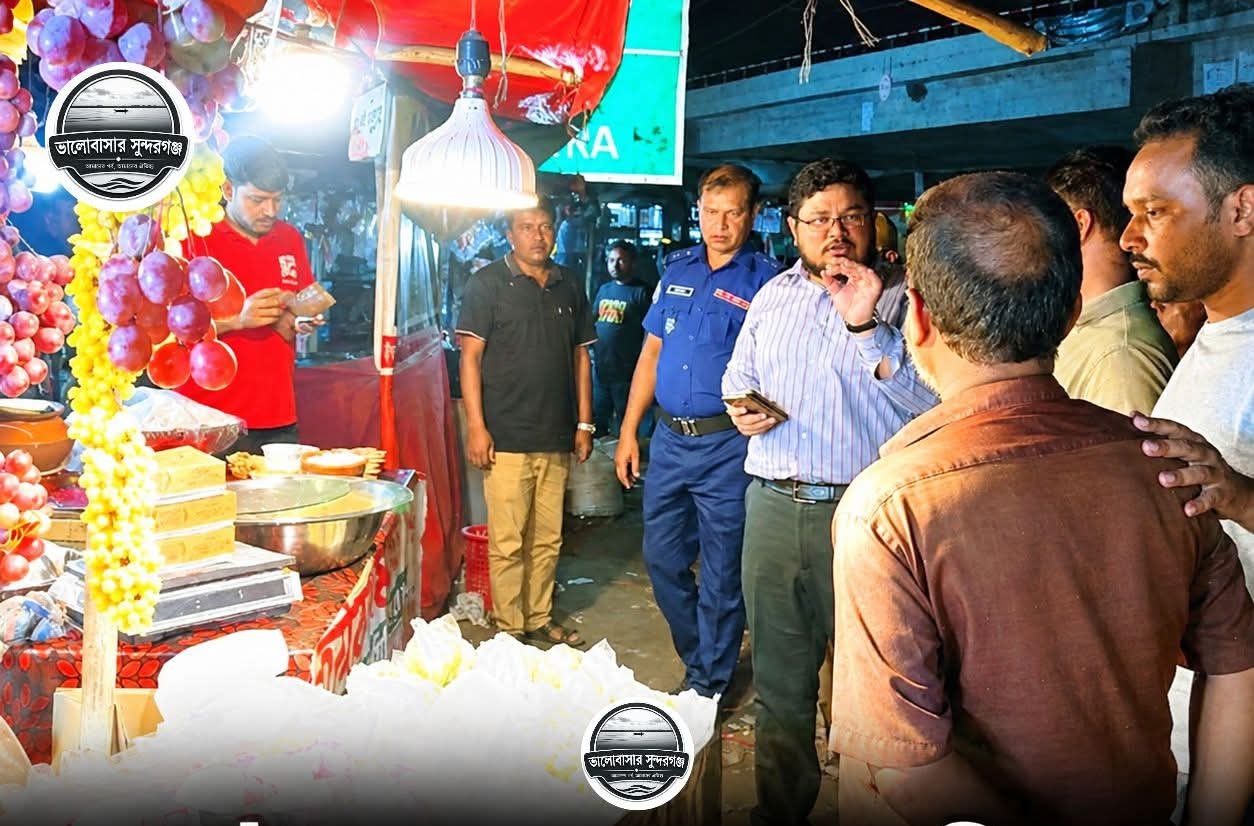 পলাশবাড়ীতে সড়ক-ফুটপাত দখলমুক্ত করতে প্রশাসনের কঠোর নির্দেশ