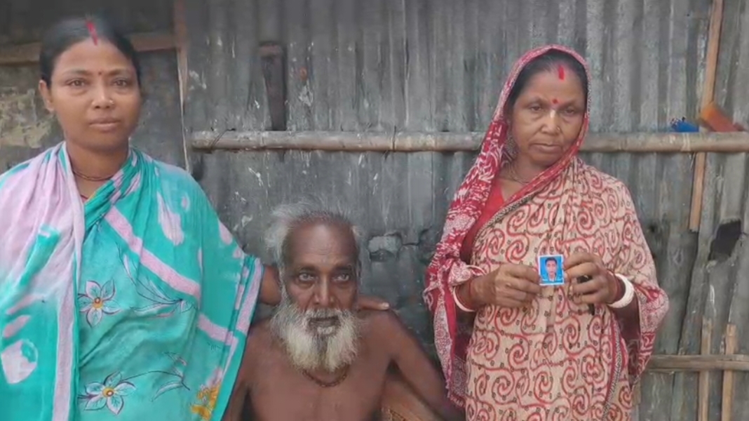 পাঁচ বছর ধরে নিখোঁজ ছেলে, মৃত্যুশয্যায় সন্তানের অপেক্ষায় বৃদ্ধ বাবা