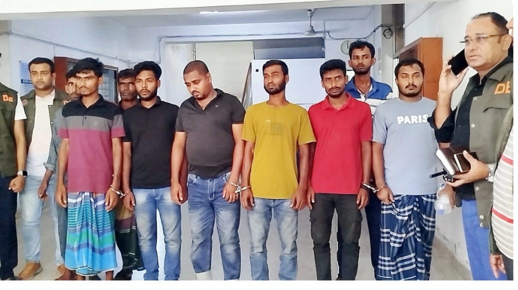 ওষুধের দোকানের আড়ালে অনলাইনে জুয়া ও ইলিশ প্রতারণা