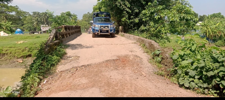 নেত্রকোনার মদন ফতেপুর সড়কের বেহাল দশা, চরম দুর্ভোগে হাজার মানুষ,
