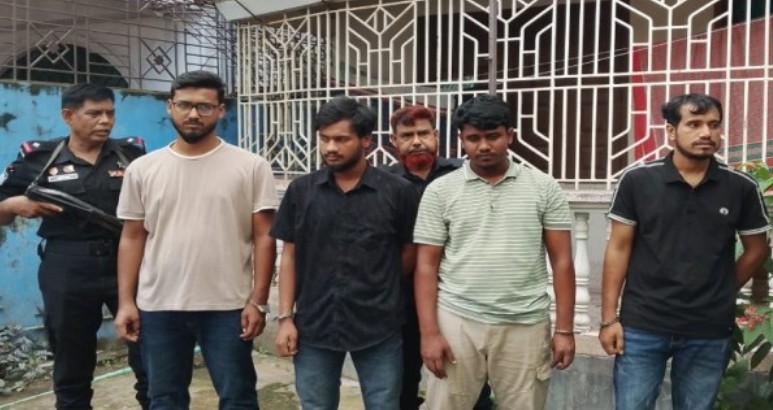 যশোরে অনলাইন হ্যাকিং চক্রের ৪ সদস্য আটক।