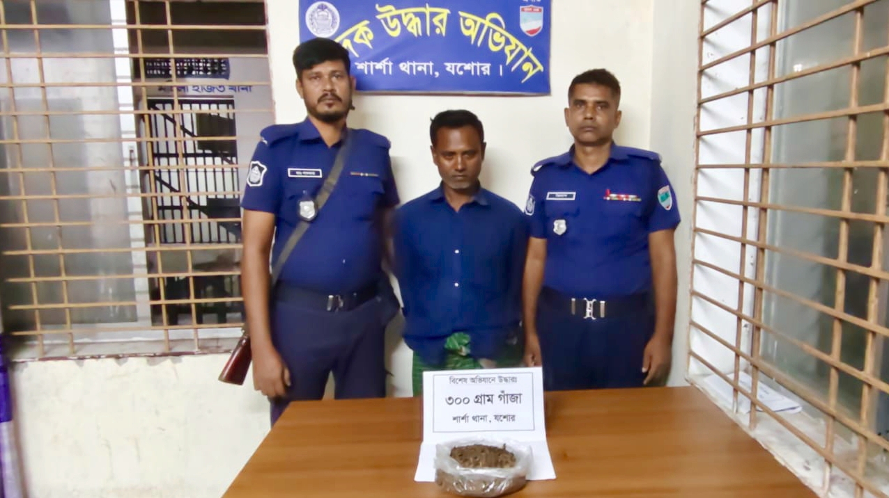 শার্শা থানা পুলিশ গাঁজা ও ব্যাটারী চালিত ভ্যানসহ আটক-১