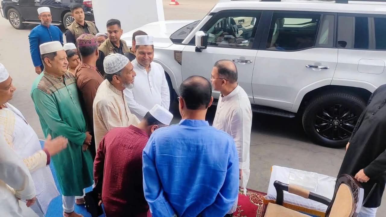 প্রধানমন্ত্রী তারেক রহমানের সাথে ঠাকুরগাঁও-৩ আসনের সংসদ সদস্য জাহিদুর রহমানের সৌজন্য সাক্ষাৎঃ