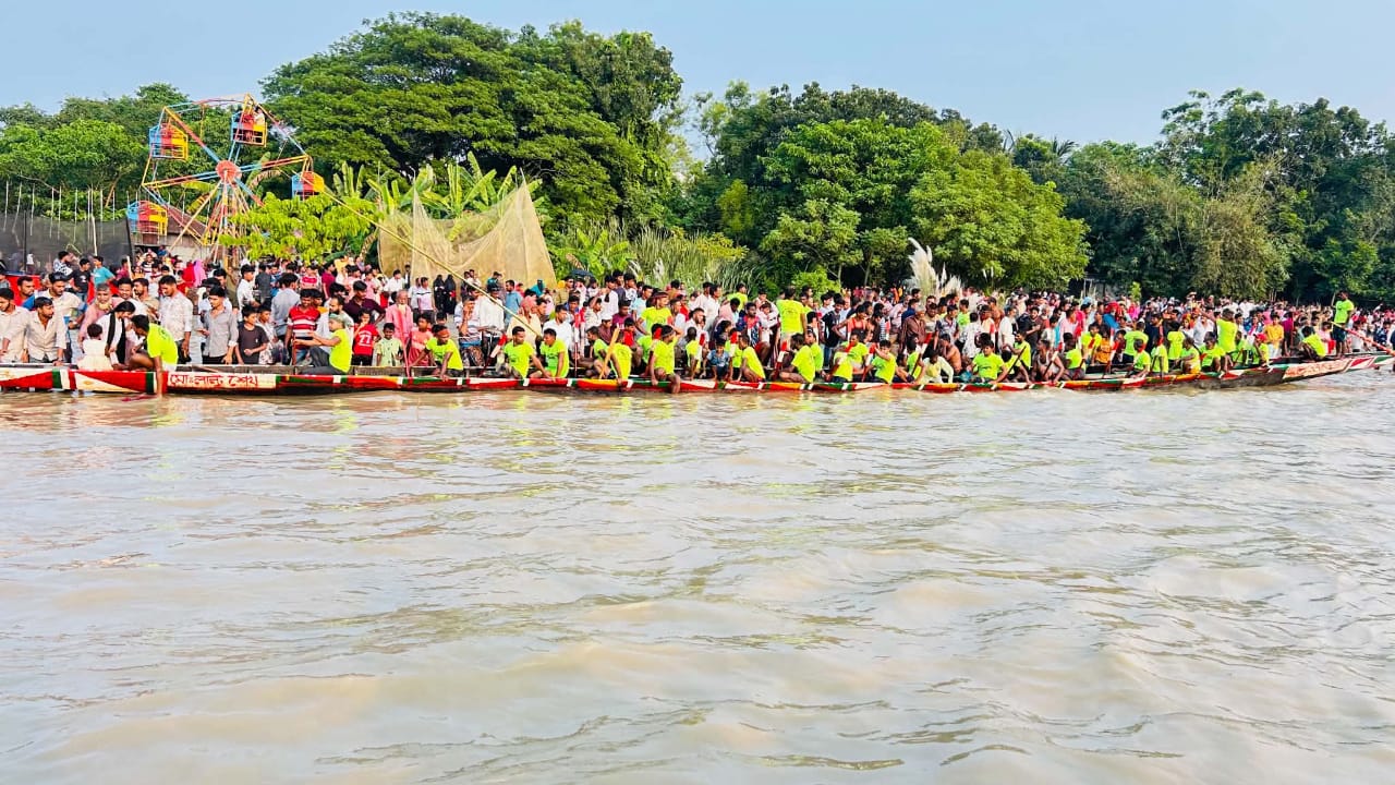 মধুখালিতে জমকালো নৌকাবাইচ ও মাদক বিরোধী কনসার্ট অনুষ্ঠিত