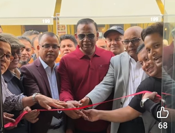 যুক্তরাজ্যে জননেতা মাইনুল আলম খান কনক এর নতুন বাণিজ্যিক প্রতিষ্ঠান ‘ফ্রাইজি’র শুভ উদ্বোধন।