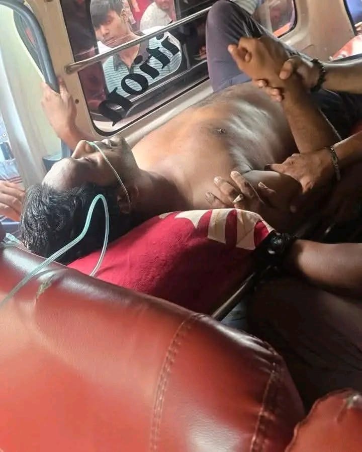 -নড়াইল জেলার কালিয়া উপজেলার চাচুড়ি গ্রামের আশিকুর মোল্লা বজ্রপাতে মারাত্মক আহত