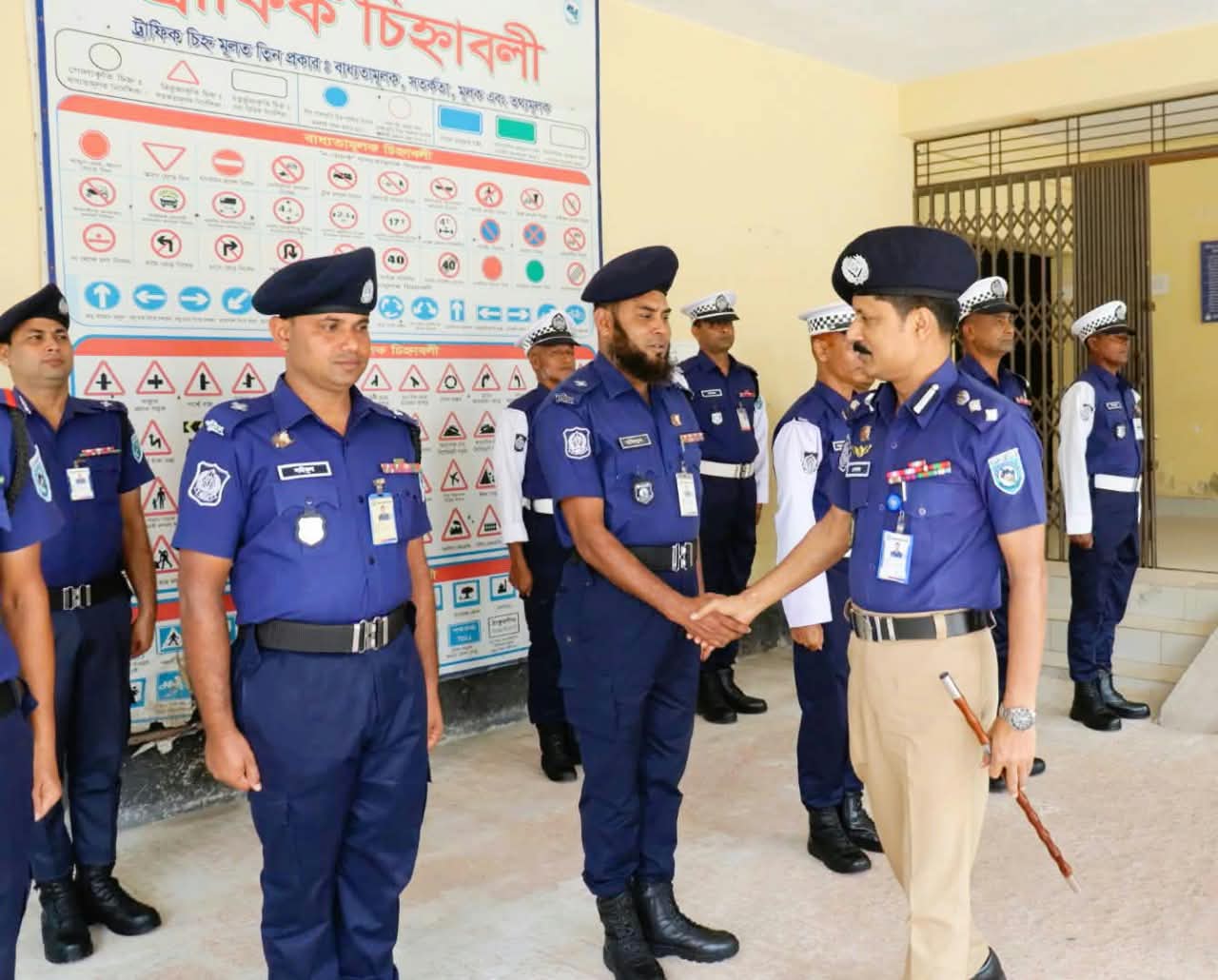 ঠাকুর গাঁও জেলা পুলিশ সুপার মহোদয়ের জেলা ট্রাফিক অফিস বার্ষিক পরিদর্শন করেনঃ