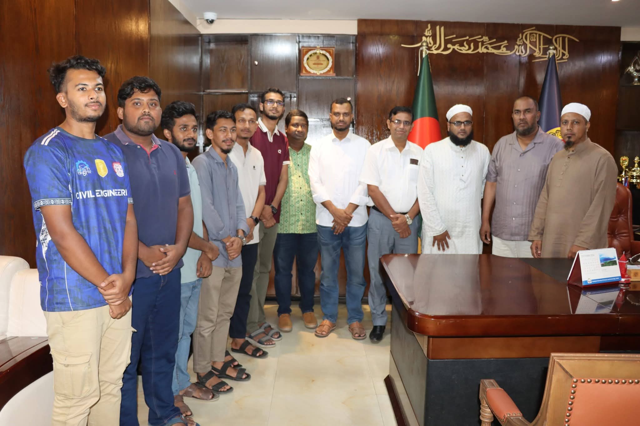 মাধ্যমিক ও উচ্চ শিক্ষা বিভাগের অধীনে পরিচালনার আশ্বাস: বাণিজ্যমন্ত্রী ও সিসিক প্রশাসককে ধন্যবাদ জানালেন ইঞ্জিনিয়ারিং কলেজের শিক্ষক-শিক্ষার্থীরা।