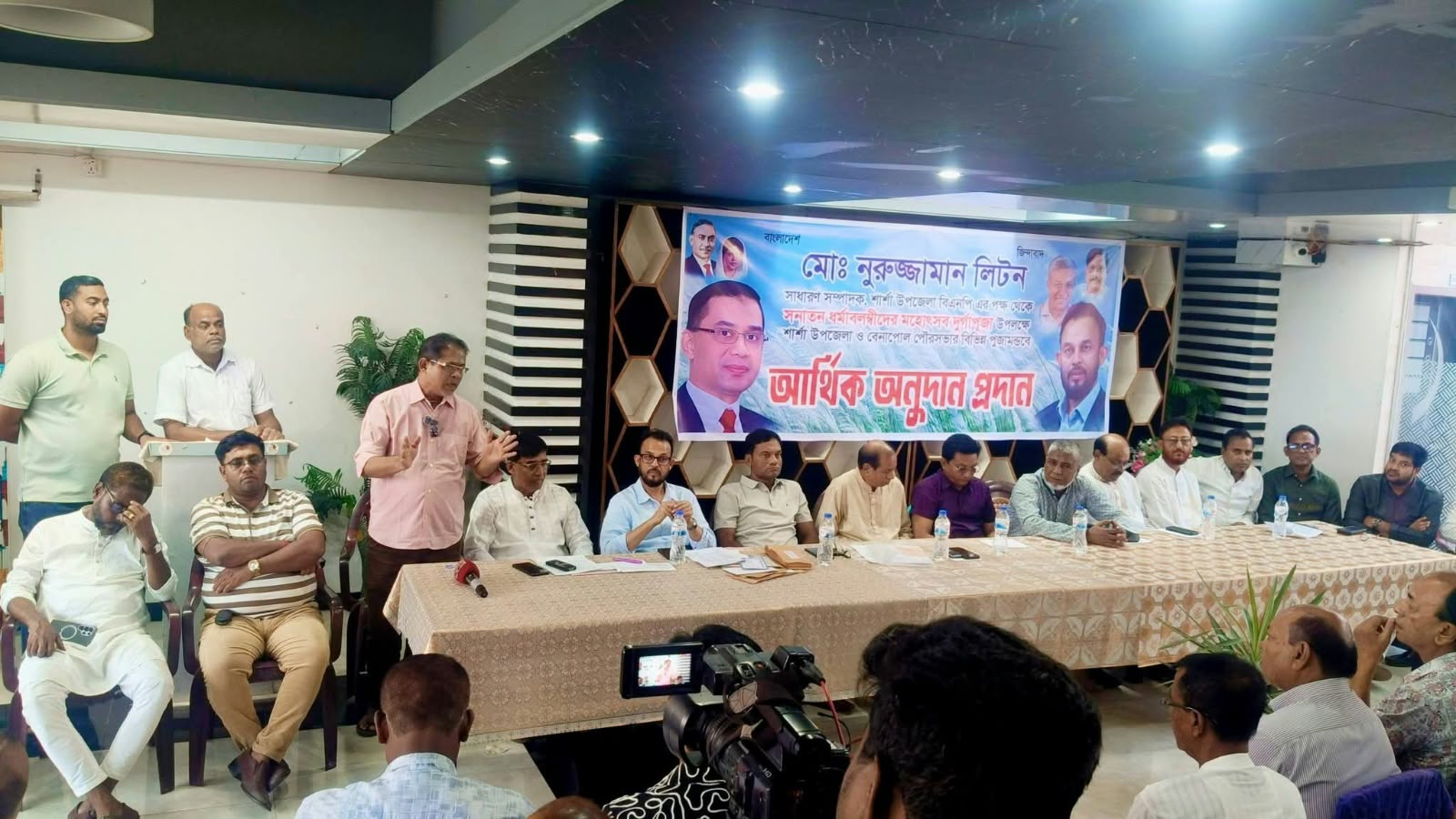 শার্শা উপজেলার ৩২টি দুর্গাপূজা মণ্ডপে নুরুজ্জামান লিটনের আর্থিক অনুদান প্রদান ও সার্বিক নিরাপত্তার আশ্বাস