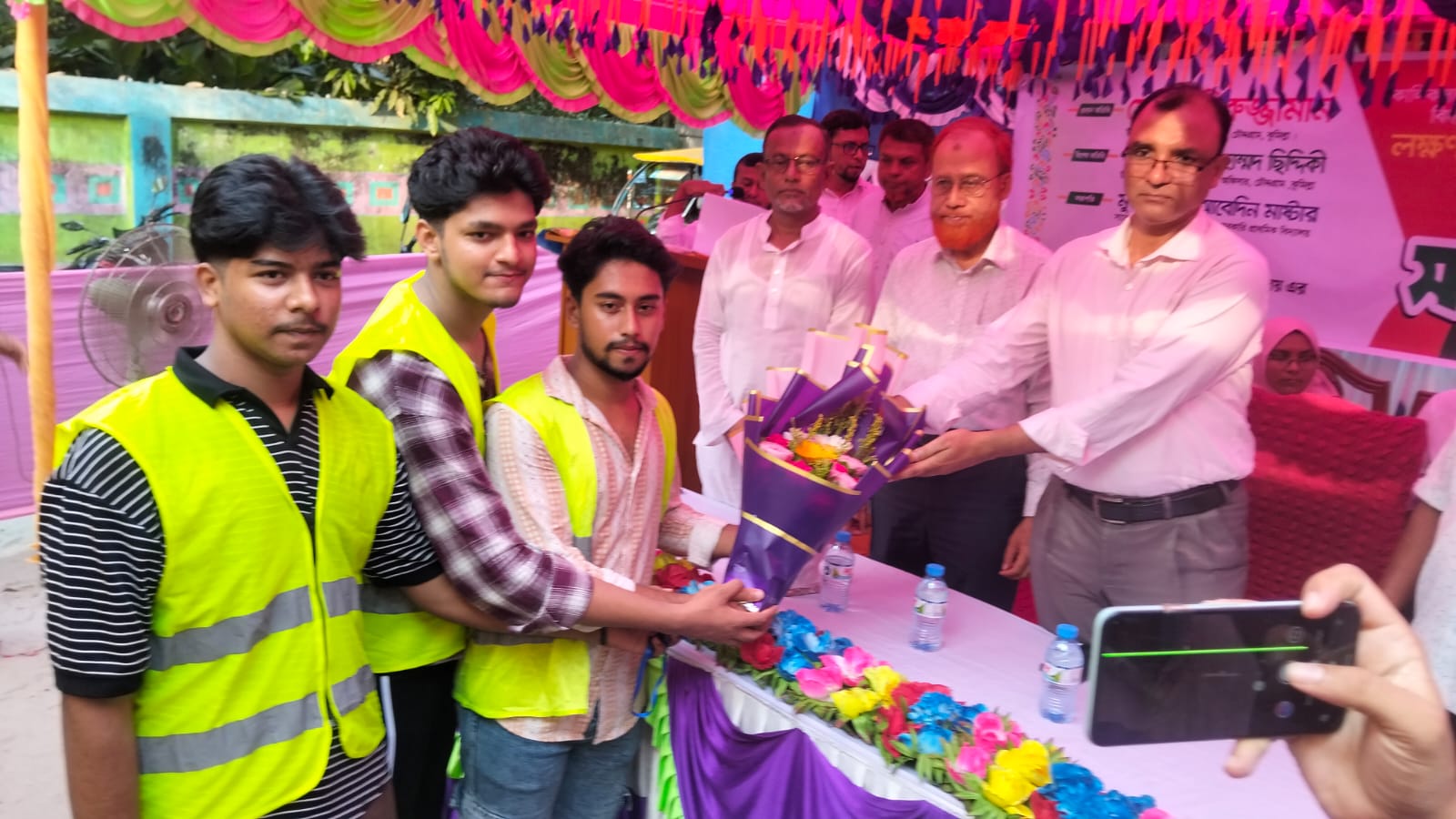 চৌদ্দগ্রামে লক্ষণ চন্দ্র সূত্রধরকে বিদায়ী সংবর্ধনা