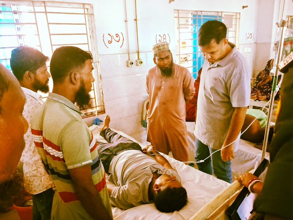 কোটালীপাড়ায় অসুস্থ কামাল হোসেনকে দেখতে হাসপাতালে ছুটে গেলেন ইউএনও।