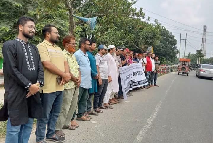 দুর্গাপুরে সাংবাদিক আলিফ ফকিরকে গুলি করে হত্যা: বিচার ও ফাঁসির দাবিতে নান্দাইলে সাংবাদিকদের উত্তাল মানববন্ধন