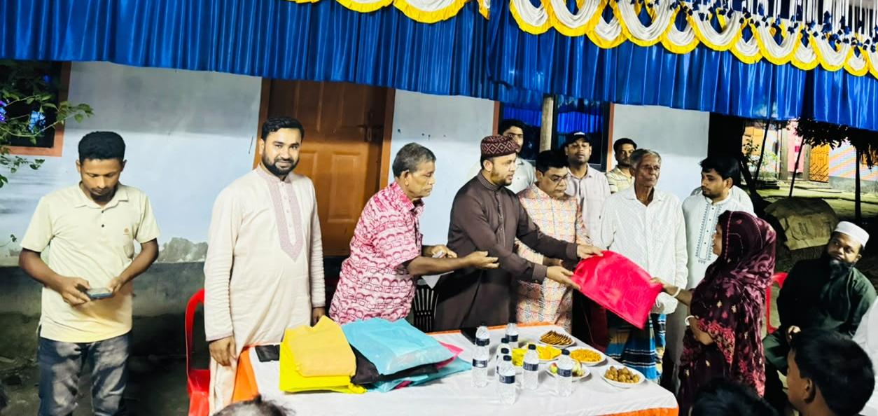 ডা. তাহের এমপি’র পক্ষ থেকে মুন্সীরহাটের হিন্দু সম্প্রদায়ের মাঝে উপহার সামগ্রী বিতরণ