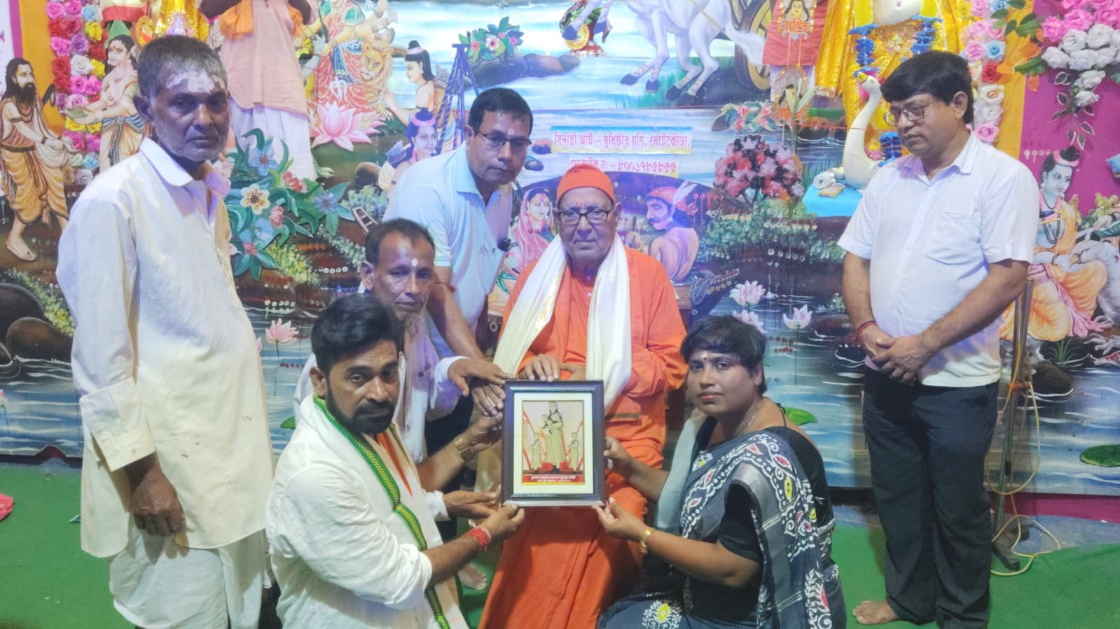 সুন্দরবন লাগোয়া কুলতলীতে সাংবাদিকদের সম্মান জানিয়ে নজির গড়ল মহিলা পরিচালিত দুর্গাপুজো কমিটি