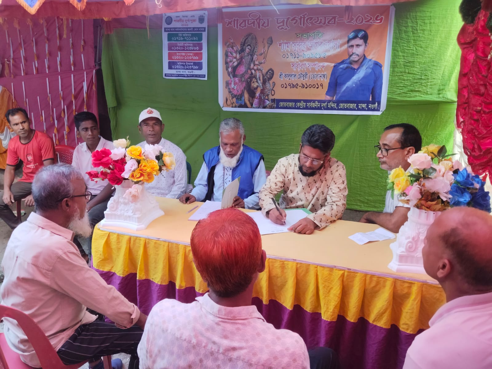 মান্দায় বিভিন্ন পূজামণ্ডপ পরিদর্শন করলেন চেয়ারম্যান পদপ্রার্থী মাহবুব আলম
