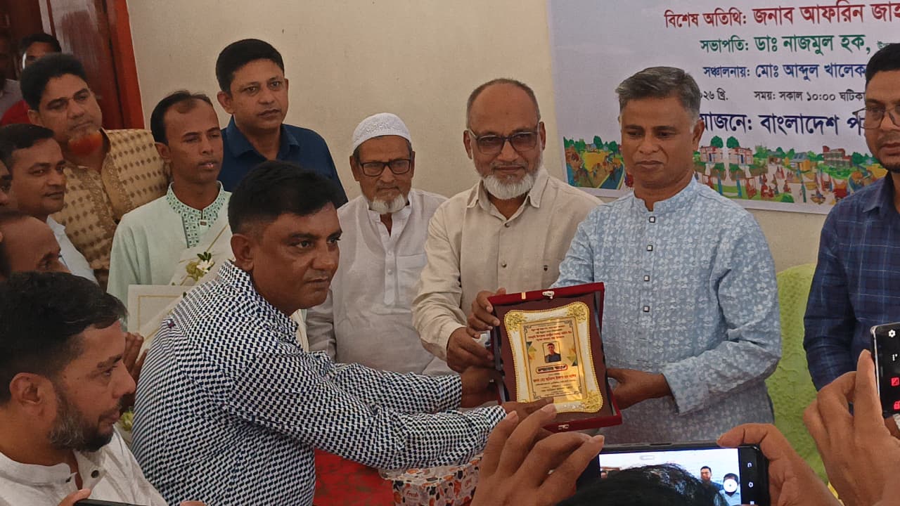 ‎বেলকুচিতে কেন্দ্রীয় সমবায় সমিতির নির্বাচনের ফলাফল ঘোষণা, সভাপতি মনিরুল ইসলাম মনি।
