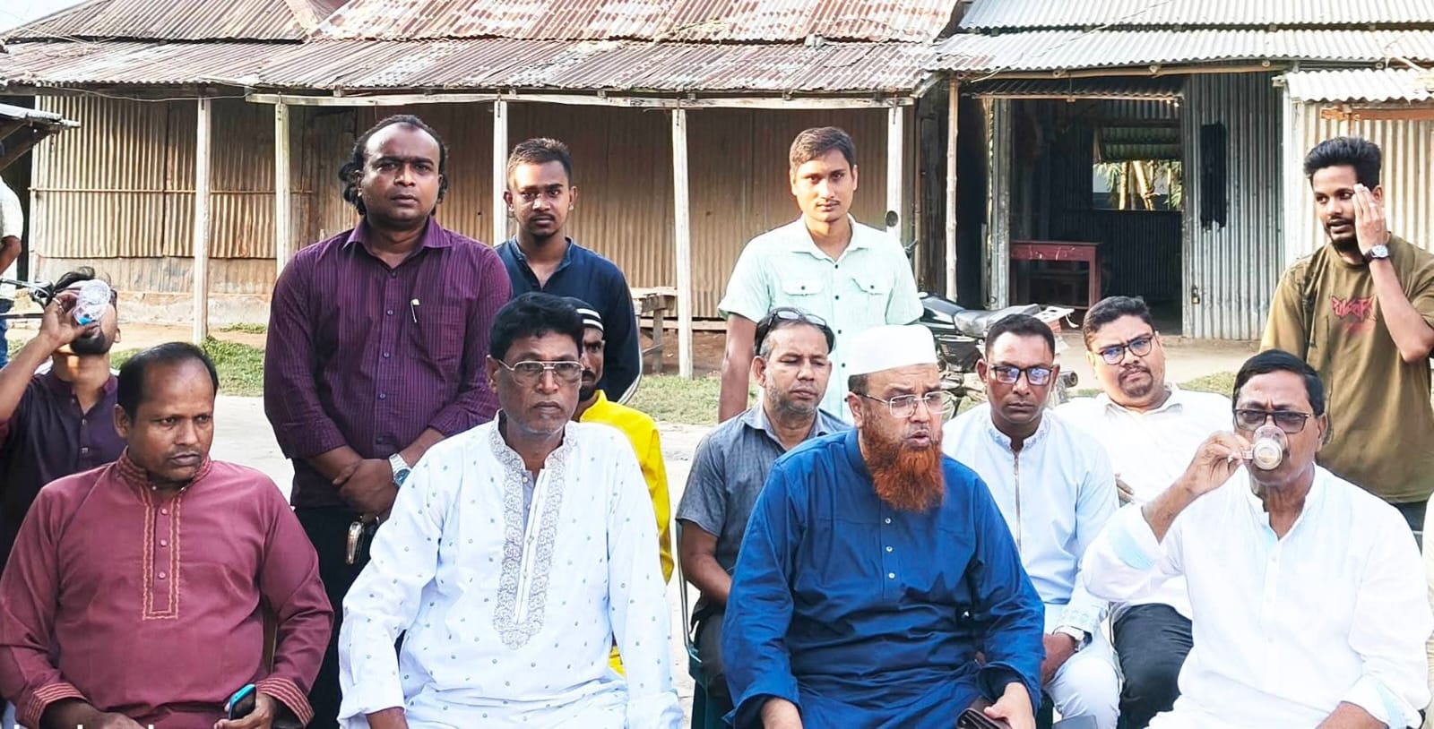 ফুলবাড়ীতে দুর্গাপূজার মণ্ডপে জেলা বিএনপির নেতৃবৃন্দ, সম্প্রীতি ও সহাবস্থানের বার্তা