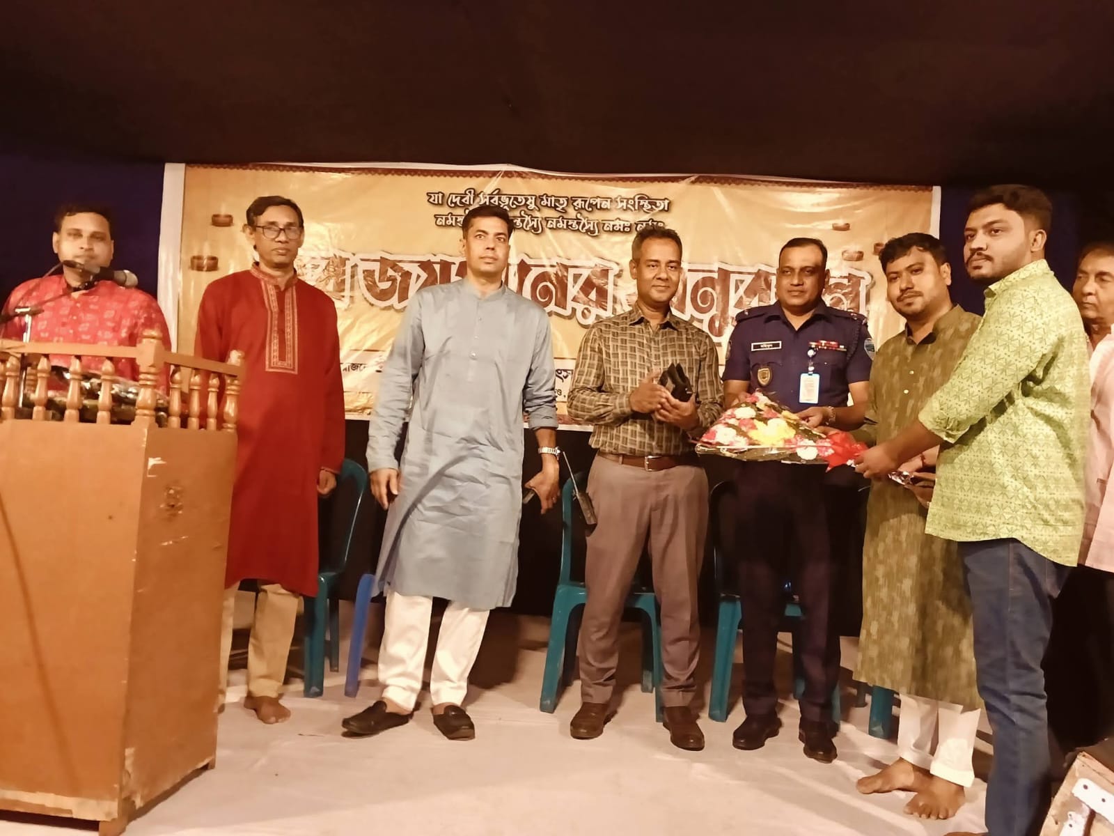 কঠোর নিরাপত্তায় উৎসবমুখর পরিবেশে সীতাকুণ্ডে দুর্গাপূজা উদযাপন অনুষ্ঠিত হয়।