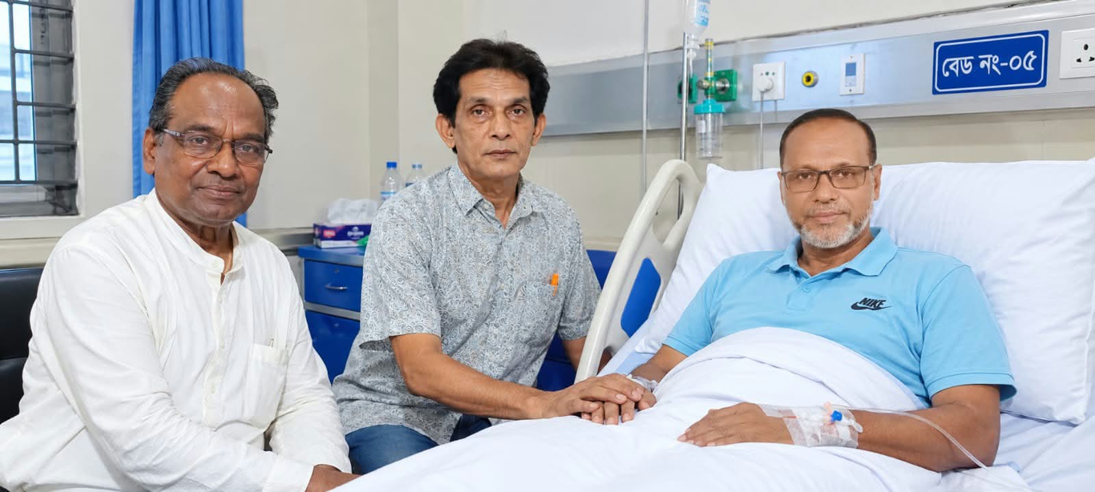 শামীম তালুকদারকে দেখতে হাসপাতালে বাংলাদেশ প্রেসক্লাবের কেন্দ্রীয় প্রতিষ্ঠাতা সভাপতি ফরিদ খান