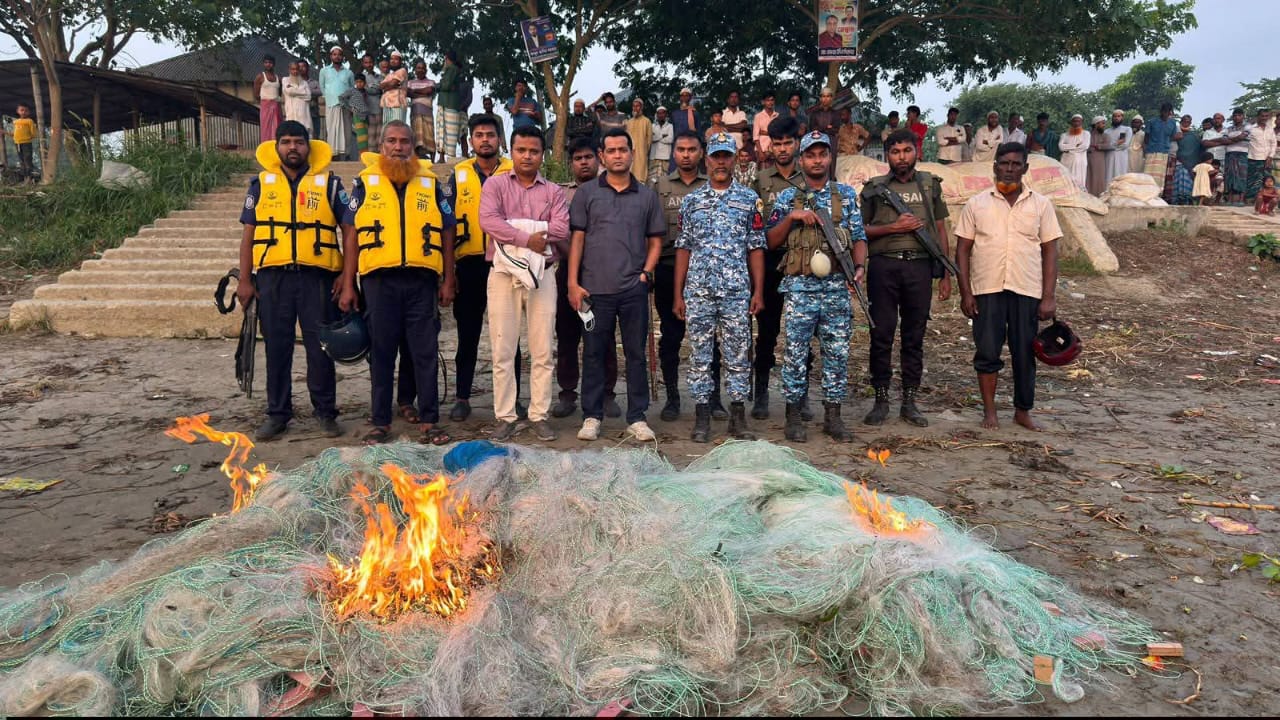 ভেদরগঞ্জে “মা ইলিশ রক্ষা অভিযানে ১ লক্ষ ৫০ হাজার মিটার অবৈধ জাল জব্দ।
