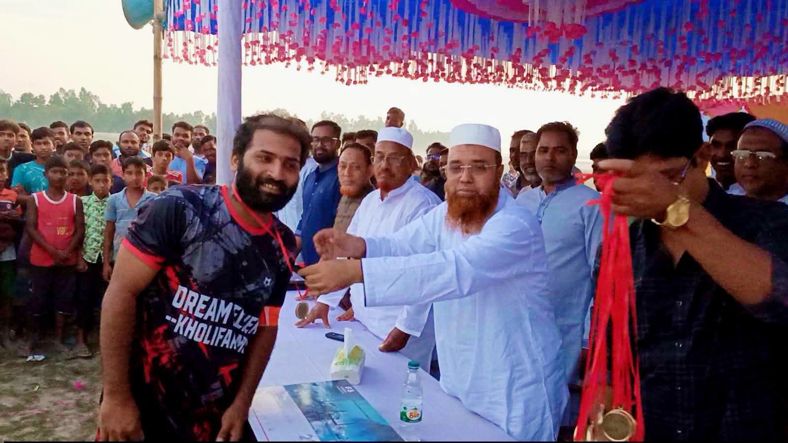 কুড়িগ্রামে খালেদা জিয়া স্মৃতি ফুটবল টুর্নামেন্টের ফাইনাল খেলা অনুষ্ঠিত , মাদককে ‘না’ বলার আহ্বান সোহেল কায়কোবাদ।