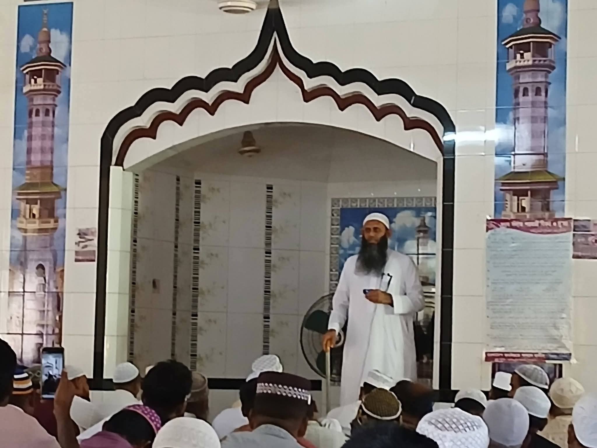 গাইবান্ধায় মসজিদে জুমার নামাজে ইমামতি করলেন প্রতিমন্ত্রী শামীম কায়সার লিংকন